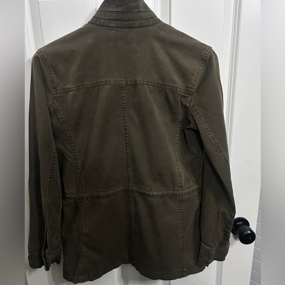 Like new Lucky Brand size XS Olive green Utility Jacket. Lightweight. Gorgeous! - Picture 8 of 16